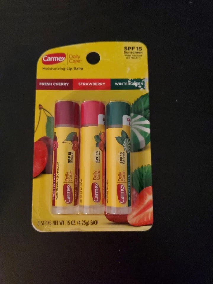 Bálsamo labial hidratante Carmex Daily Care, cereza, fresa, grado de invierno... Foto 1 de 1