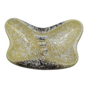 Posacenere vintage da bar MCM maculato a forma di farfalla atomica tobacciana giallo - Foto 1 di 12