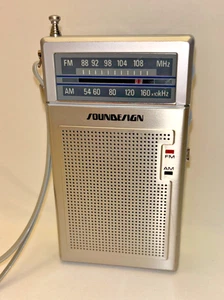 Transistor de Bolsillo Radio AM/FM Vintage Funcionando SOUNDESIGN Modelo 2147-A Probado - Imagen 1 de 14