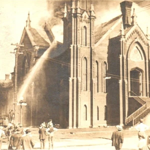 C.1913 Vinton Iowa IA 1912 1ª Iglesia Presbiteriana Incendio Postal Foto Real RPPC - Imagen 1 de 3
