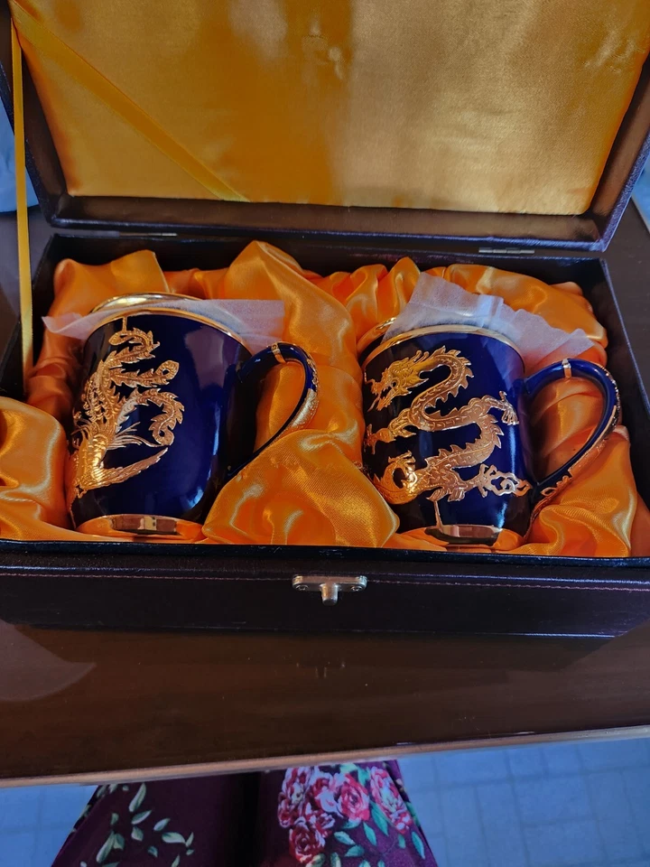 Tazas de té de ceremonia japonesa con dragones Foto 1 de 2