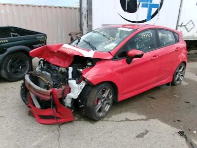 Puerta trasera izquierda usada se adapta a: Ford Fiesta 2014 4 puertas Htbk ventanas eléctricas trasera izquierda Foto 1 de 4