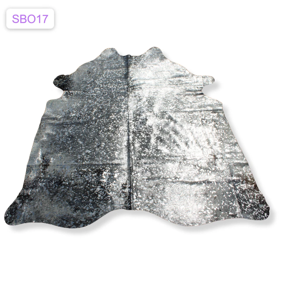 Alfombra de cuero de vaca premium lavada con ácido plateado sobre cuero de vaca marrón y blanco - XL 7 x 8 pies Foto 1 de 4