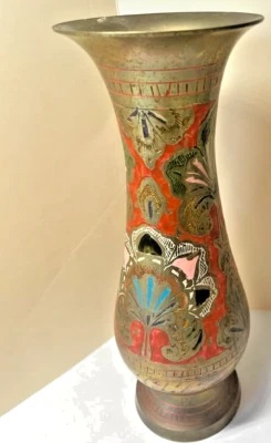 "Florero vintage de latón con diseño floral grabado a mano - incrustación de esmalte colorido - 12""" Foto 1 de 4