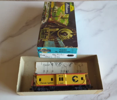 Athearn HO Scale Bay Window Chessie B&O Caboose C-3027 Blue Box Kit RTR w KD's - Image 1 of 4