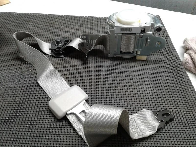 2011 2016 Buick Lacrosse Regal Left Driver Seat Belt Retractor Gray OEM Foto 1 de 1