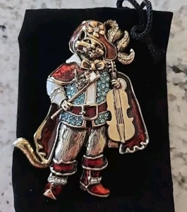 Broche Hutton Wilkinson Grande Gato con Botas Estrás 3.25" X 2" - Imagen 1 de 6