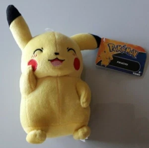 PELUCHE POKEMON PIKACHU TOMY 20 cm (N°5053S/5054S) - Imagen 1 de 8