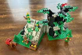 LEGO Castle #6066: Camouflaged Outpost - 90% Complete with 4 Minifigs and Horse