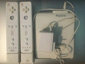Wii Remote Controllers with Psyclone Charging Station PX6522 - Picture 1 of 4