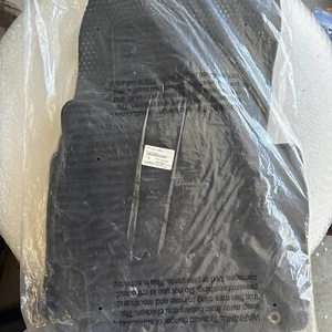 Nuevo juego de 4 alfombrillas originales originales Subaru Legacy 2010-2014 J501SAJ200 - Imagen 1 de 5