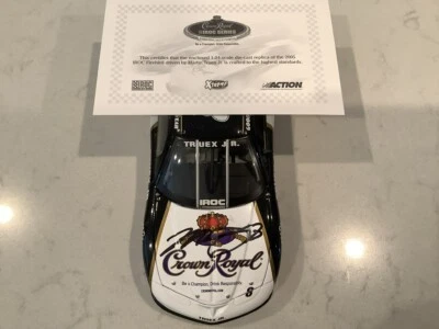 Martin Truex Jr 2005 autografiado Pontiac Firebird Iroc fundido a presión y tarjeta Foto 1 de 4