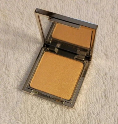 Iluminador en polvo Jouer citrino (tono dorado brillante) Foto 1 de 3