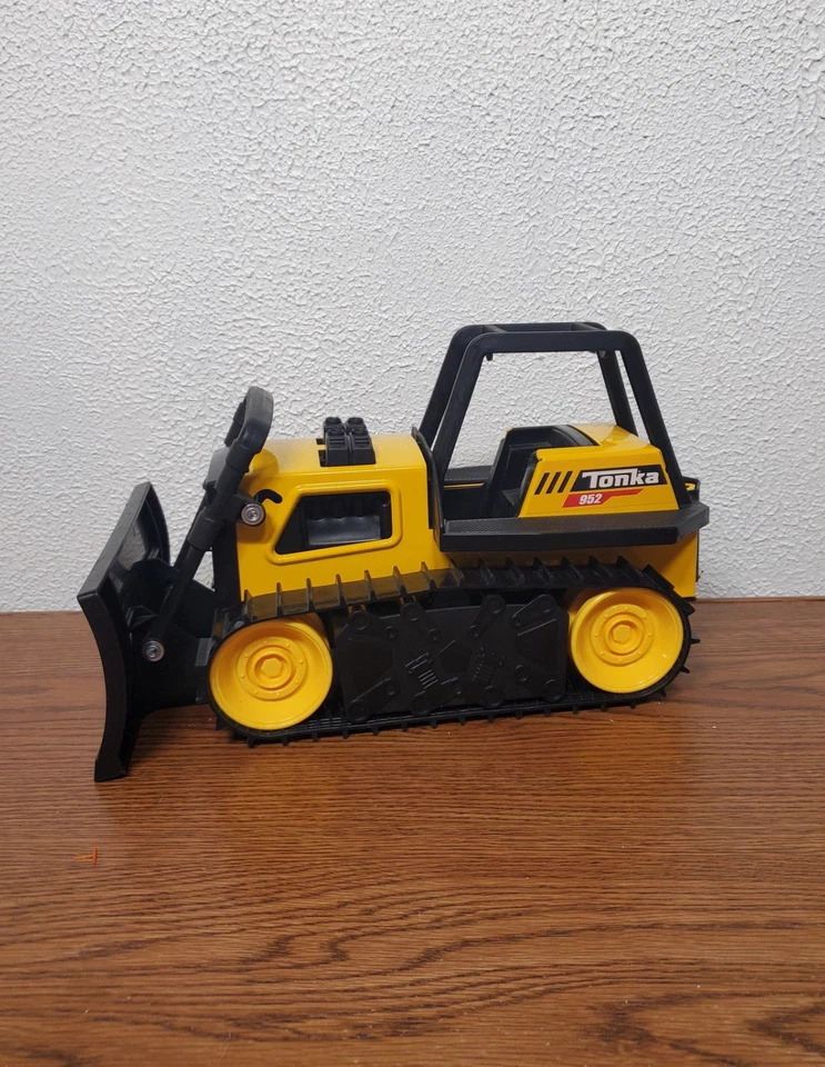 Camiones de juguete Tonka 952 Bulldozer 12" de largo x 7,5" de alto - amarillo y negro - 2020 Foto 1 de 4