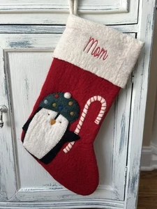 West Elm Filz Pinguin mit Zuckerstange Strumpf Mono "Mama" Neu ohne Etikett OVP - Bild 1 von 5