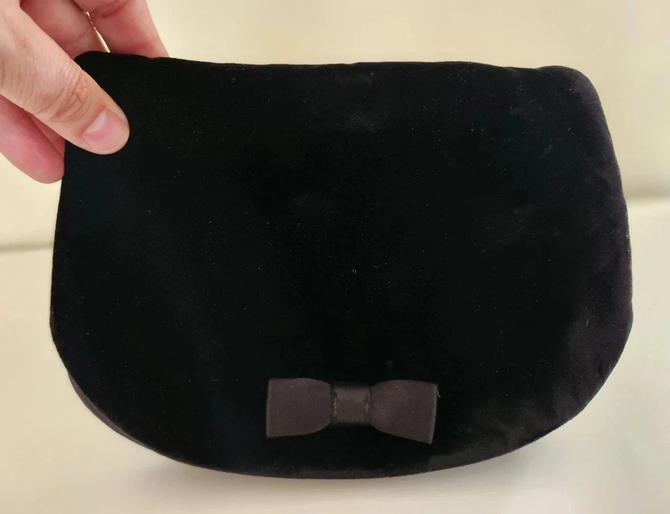 Bolso sin asas vintage pequeño de terciopelo negro con lazo y monedero Foto 1 de 4