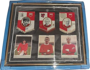 Manchester United Firmado George Best Denis Law Bobby Charlton Holy Trinity Certificado de Autenticidad - Imagen 1 de 5