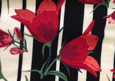 NUEVO CON ETIQUETAS Leggings LuLaRoe ~ OS ~ RAYAS NEGRAS Y CREMAS ~ TULIPANES ROJOS Y ROSAS ~ Flores Foto 1 de 2