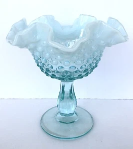 Plato de clavo de compota con pedestal opalescente azul marino con borde con volantes FENTON 6" X 6" - Imagen 1 de 4
