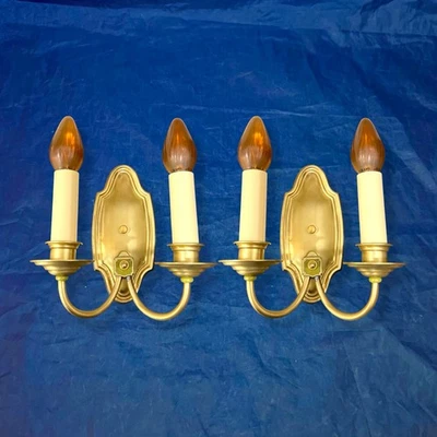 Par de apliques de vela antiguos de latón de doble brazo bonitos 69F Foto 1 de 4