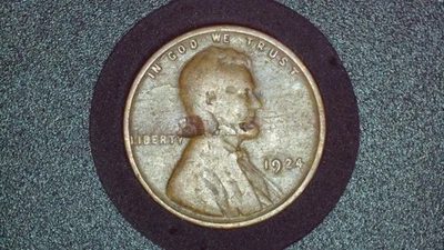1924 Lincoln Wheat Cent Lamination Error w/ Partial Retained Flakes on Obverse - Image 1 of 4