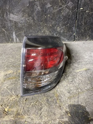 Luz trasera para Lexus RX350 2013-2015 montaje exterior derecho construido en Canadá Foto 1 de 4