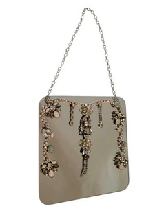 Espejo de Pared Acento Reciclado Con Gemas Y Joyas Rubor Rosa Plateado 15" Largo - Imagen 1 de 7