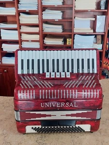 Fisarmonica Universal 80 bassi made in Italy usata in ottime condizioni - Zdjęcie 1 z 2