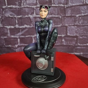 DC Collectibles Cover Girls Catwoman by Joelle Jones Statue #593/5000 - Picture 1 of 11