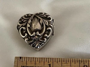 1899 Birmingham Sterling Silver pill box 1” Annie engraved repousse - Picture 1 of 3