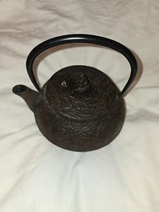 Vintage Or Antique Japanese Cast Iron Tetsubin Teapot Tea Pot Pine Needles Cone - Picture 1 of 11