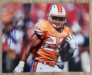 Doug Martin Signed 8x10 Photo Tampa Bay Buccaneers NFL RAD - Picture 1 of 2