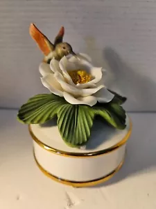 Caja de música vintage Teleflora porcelana colibrí y flor de gardenia blanca ~Funciona - Imagen 1 de 6