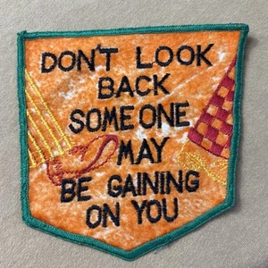 Don't Look Back Someone May Be Gaining Parche Bordado Carreras Camiones Años 60 - Imagen 1 de 8