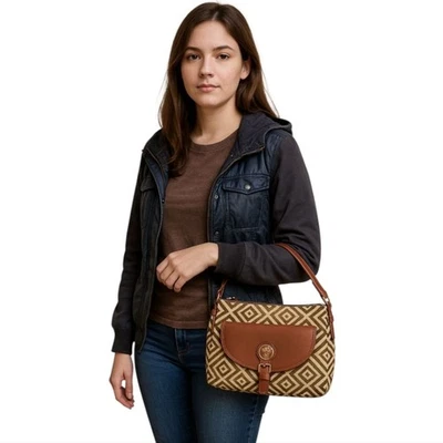 Bolso de Hombro Spartina 449 Beige y Tostado Cuero y Lino Estampado Geométrico Foto 1 de 4