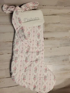 Pottery Barn Teen LoveShack Fancy Dreamy Days Weihnachtsstrumpf Mono Dakota - Bild 1 von 4