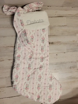 Medias de Navidad Pottery Barn Teen LoveShack Fancy Dreamy Days Mono Dakota Foto 1 de 4