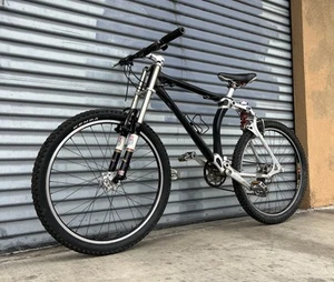 GT Carbon Fiber Full Suspension Mountain Bike  - Picture 1 of 18