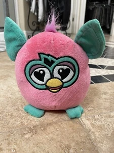 Furby Plüschtier Stofftier Toy Factory rosa Körper türkis Ohren 8 Zoll neu ohne Etikett - Bild 1 von 7