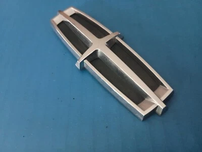 LINCOLN MKX 2011-2015 REAR TRUNK LID EMBLEM BADGE SYMBOL USED OEM  - Image 1 of 4