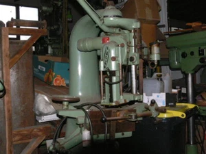 Bäuerle Kettenfräse schwere Standmaschine - Bild 1 von 2