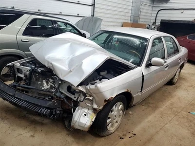 Caja de fusibles motor VIN W octavo dígito Romeo compatible 03-05 CROWN VICTORIA 1698297 Foto 1 de 4