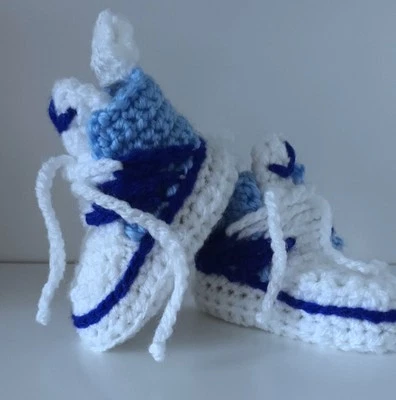 ZAPATOS DE GANCHILLO PARA BEBÉ TU NOMBRE DE BEBÉ ZAPATILLAS DEPORTIVAS HECHAS A MANO Azul Real Blye Foto 1 de 4