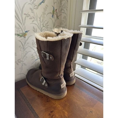 UGG Australia Kensington Para Mujer 6 Botas EE. UU. Cuero Marrón Oscuro Piel de Oveja Motociclista Foto 1 de 4