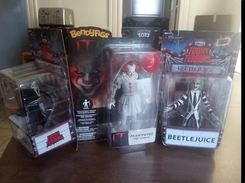 horror figurines Cover