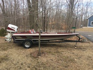 17 FT TOURNAMENT BASS BOAT