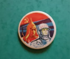 PIN Badge USSR Soviet Soldier & Cosmonaut Vintage Brooch. - Picture 1 of 2