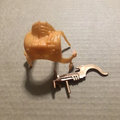 MOTU Discs of Doom Skeletor Disc Launcher & Chest Armor with complete straps. - Image 1 of 3