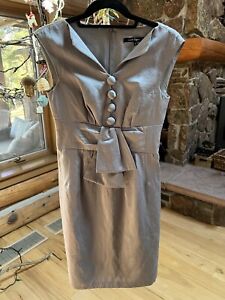 Nanette Lepore Sleeveless V Neck Dress Light Gray  Size 2, Excellent  Condition