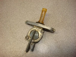 HONDA CR 125 250 450 480 500 R 1981-1989 COMBUSTIBLE PET COCK FABRICANTE DE EQUIPOS ORIGINALES 16950-KA3-731 AHRMA - Imagen 1 de 4